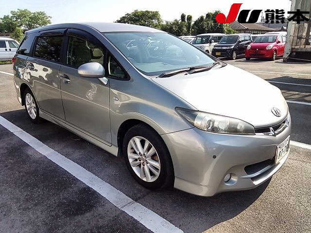 TOYOTA WISH 2010