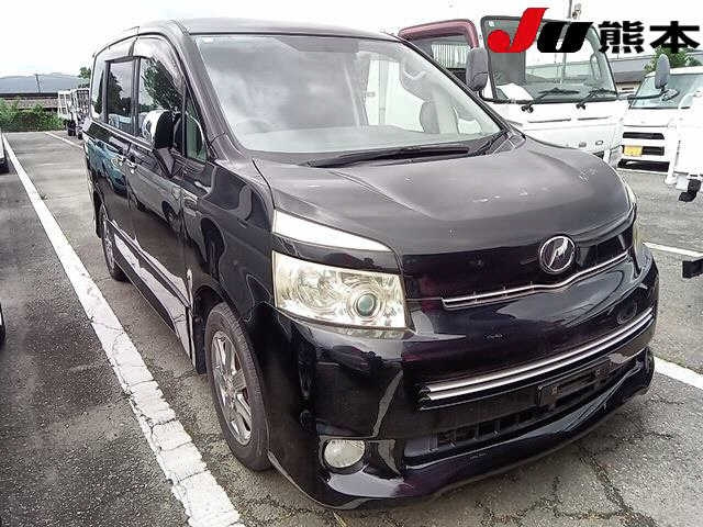 TOYOTA VOXY 2010
