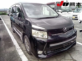 TOYOTA VOXY 2010