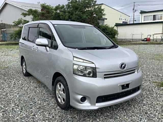 TOYOTA VOXY 2010