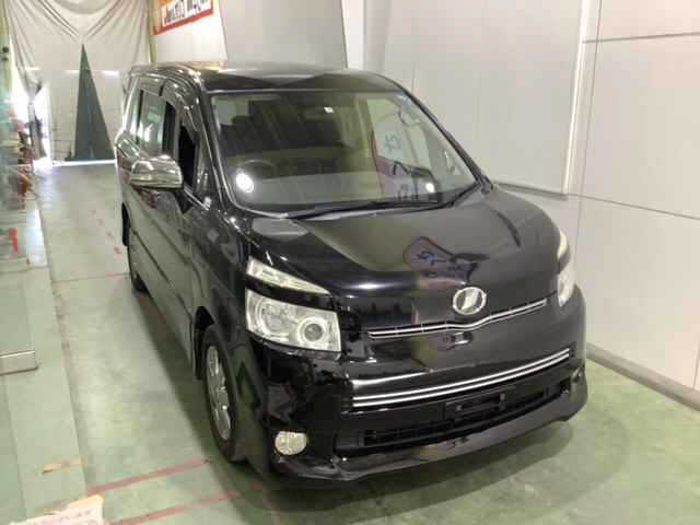 TOYOTA VOXY 2009