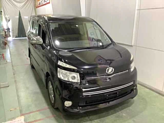 TOYOTA VOXY 2009