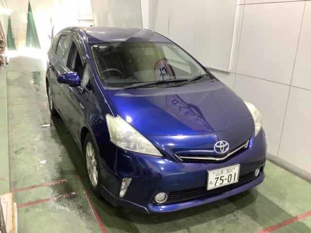 TOYOTA PRIUS ALPHA 2011