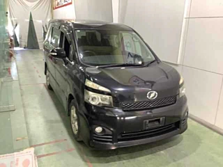 TOYOTA VOXY 2010