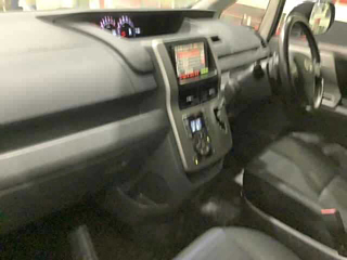 TOYOTA VOXY 2009