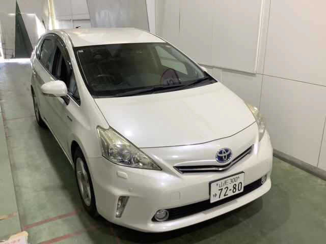 TOYOTA PRIUS ALPHA 2011