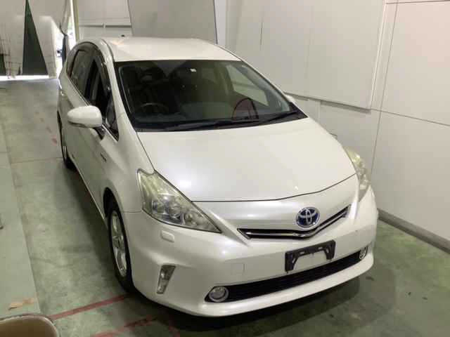 TOYOTA PRIUS ALPHA 2012