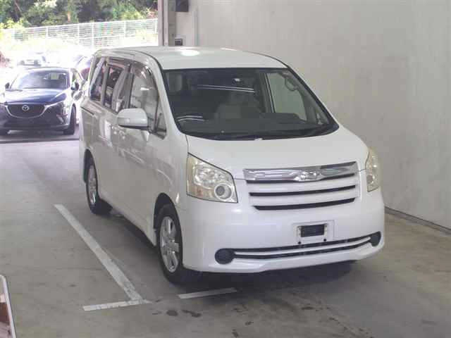 TOYOTA NOAH 2008