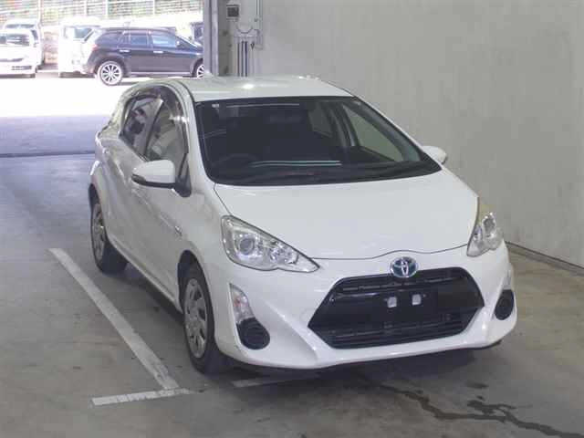 TOYOTA AQUA 2015