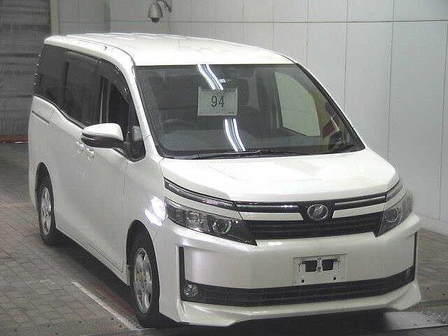 TOYOTA VOXY 2014