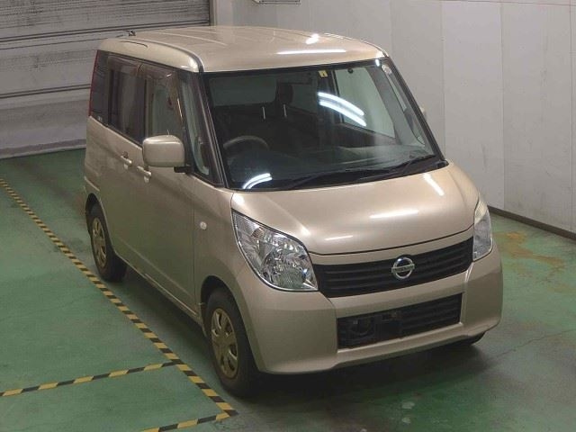 NISSAN ROOX 2010