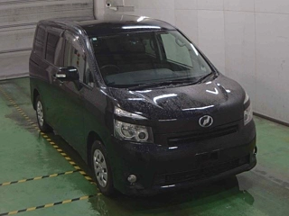TOYOTA VOXY 2009