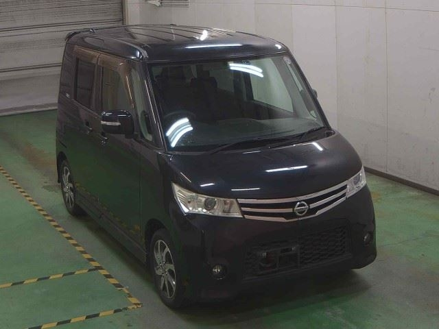 NISSAN ROOX 2010