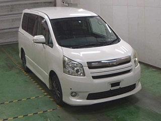 TOYOTA NOAH 2008