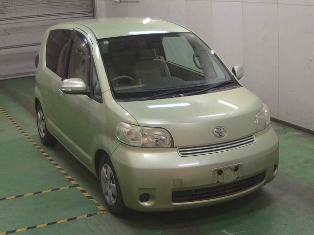 TOYOTA PORTE 2011