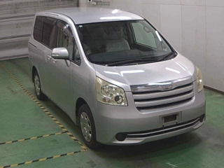 TOYOTA NOAH 2008