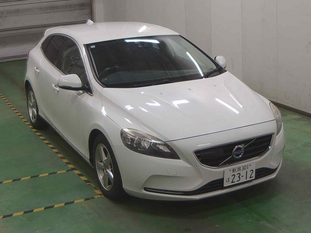 VOLVO V40 2015