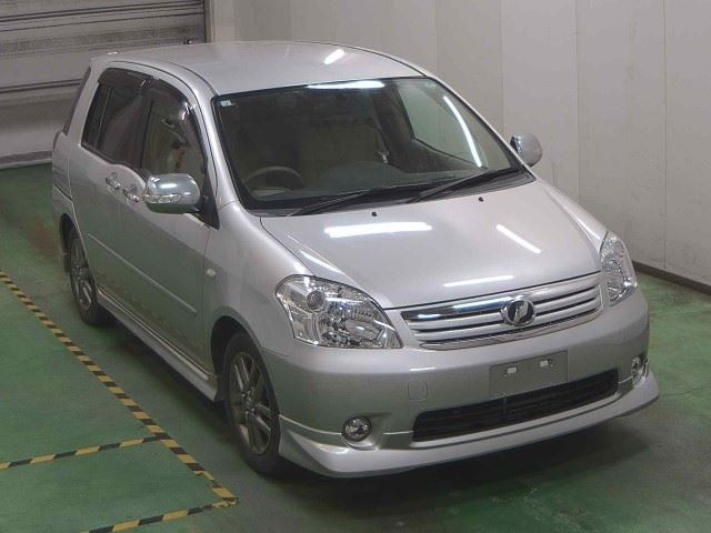 TOYOTA RAUM 2011