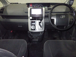 TOYOTA VOXY 2009