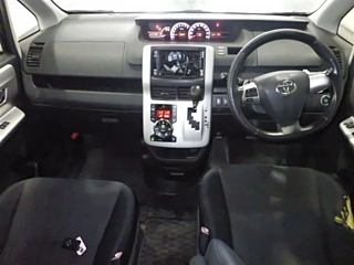 TOYOTA VOXY 2011