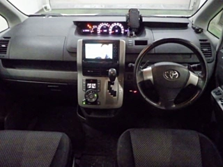 TOYOTA NOAH 2008