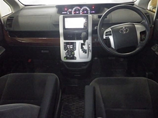 TOYOTA VOXY 2012