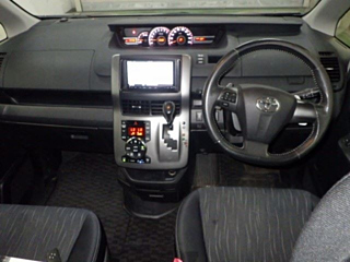 TOYOTA VOXY 2012