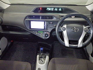 TOYOTA AQUA 2013
