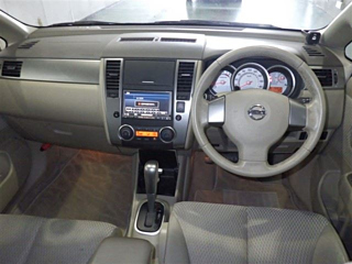 NISSAN TIIDA 2010