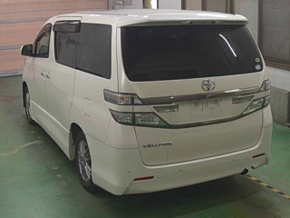TOYOTA VELLFIRE 2013