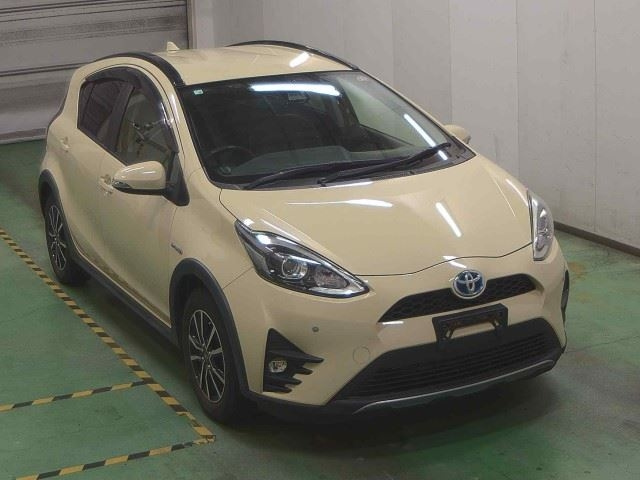 TOYOTA AQUA 2017