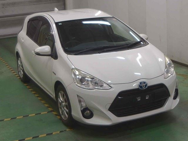 TOYOTA AQUA 2015