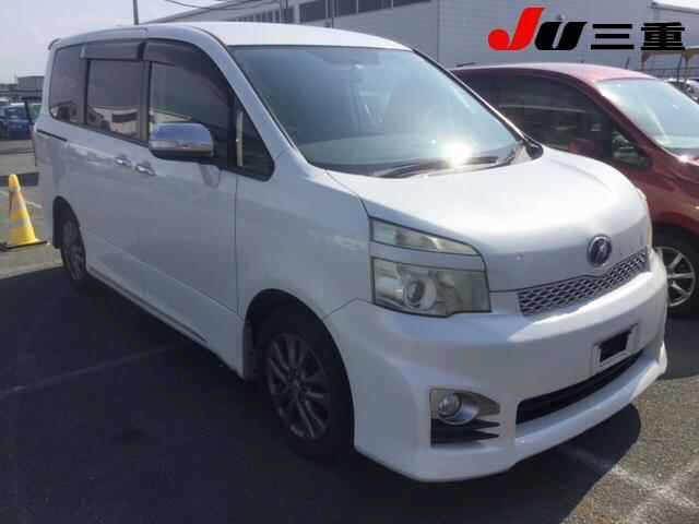 TOYOTA VOXY 2012