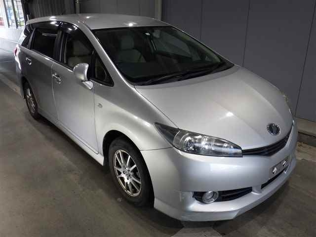 TOYOTA WISH 2010