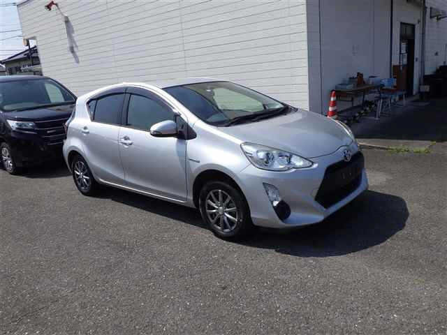 TOYOTA AQUA 2016