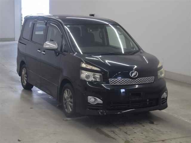 TOYOTA VOXY 2011