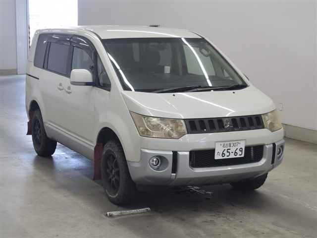 MITSUBISHI DELICA D5 2011