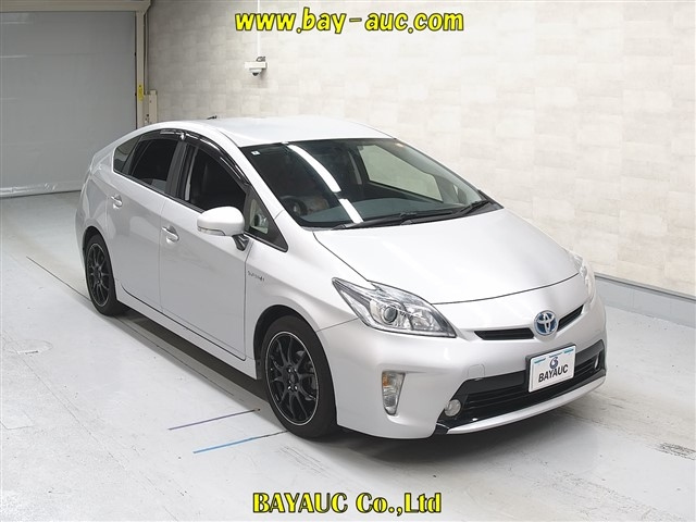 TOYOTA PRIUS 2013
