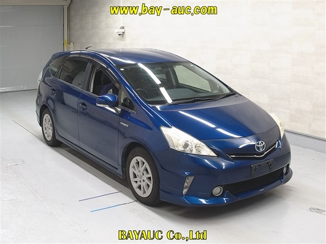 TOYOTA PRIUS ALPHA 2012