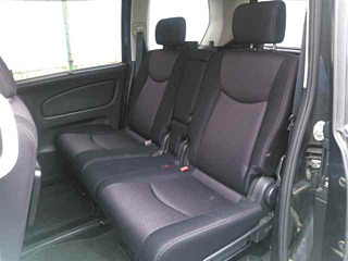 NISSAN SERENA 2010