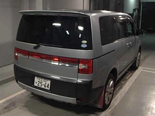MITSUBISHI DELICA D5 2011