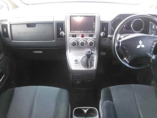 MITSUBISHI DELICA D5 2011