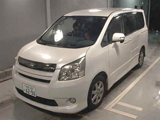 TOYOTA NOAH 2008