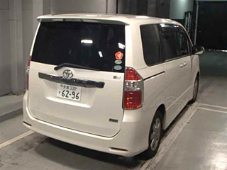 TOYOTA NOAH 2008