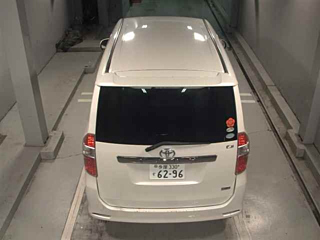 TOYOTA NOAH 2008