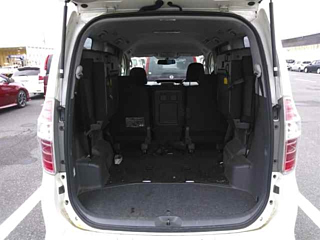 TOYOTA NOAH 2008