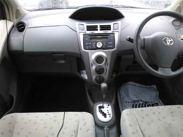 TOYOTA VITZ 2009