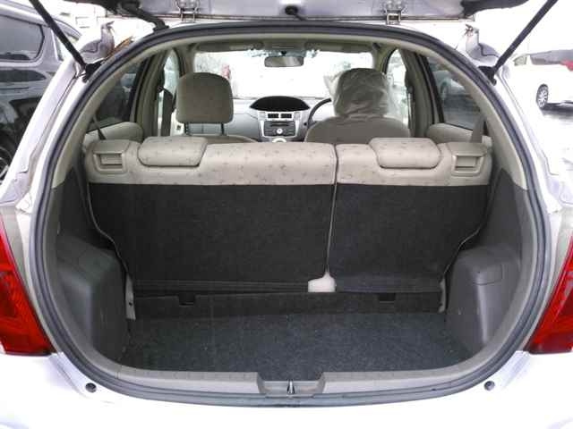 TOYOTA VITZ 2009