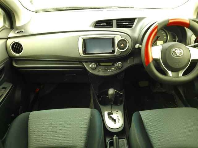 TOYOTA VITZ 2012