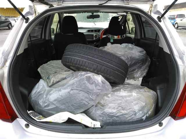 TOYOTA VITZ 2012
